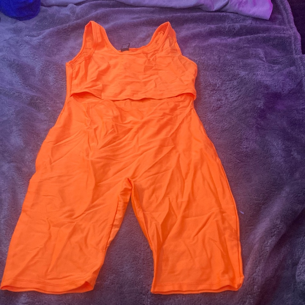 I am selling a body jumper from REDFOX.